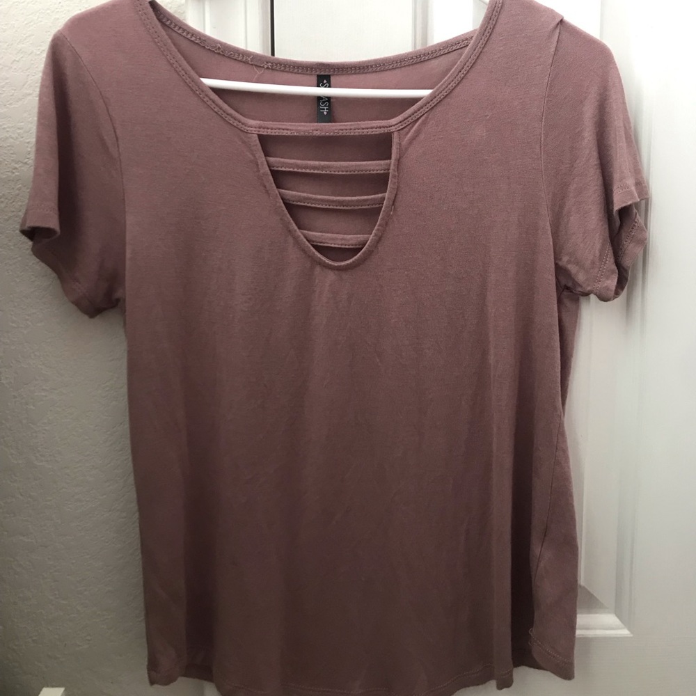 mauve pink t-shirt